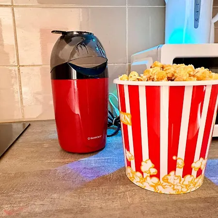 Chic Cinema In * קאן
