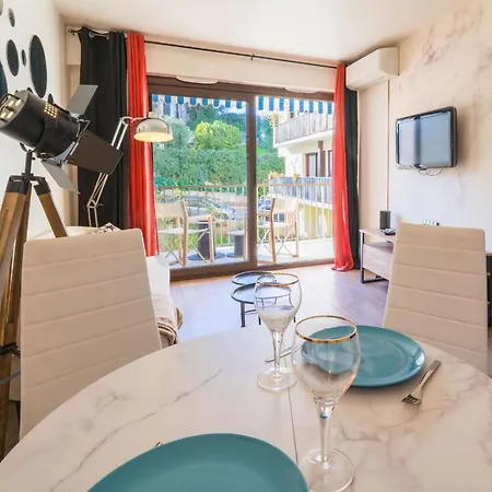 Chic Cinema In * קאן