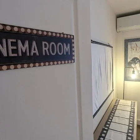 Chic Cinema In * كان