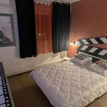 Chic Cinema In Apartment