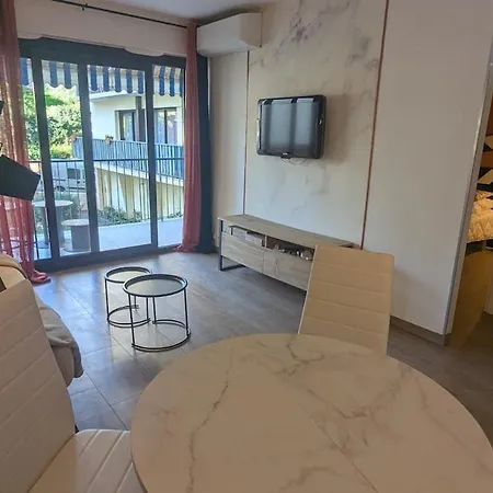 Chic Cinema In * Cannes